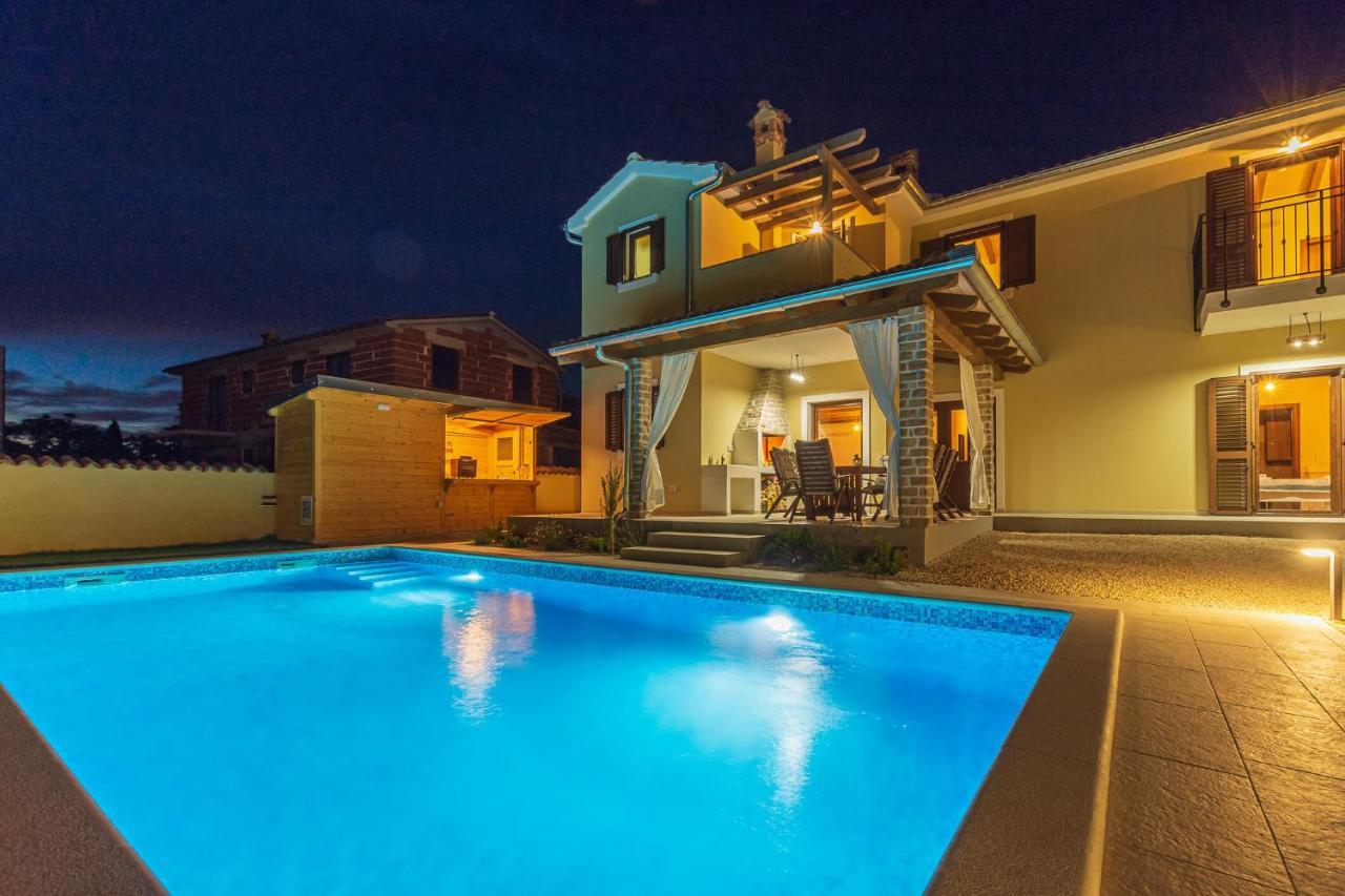 Villa David - Luxurious Secluded Villa With A Heated Pool Butkovići Екстериор снимка