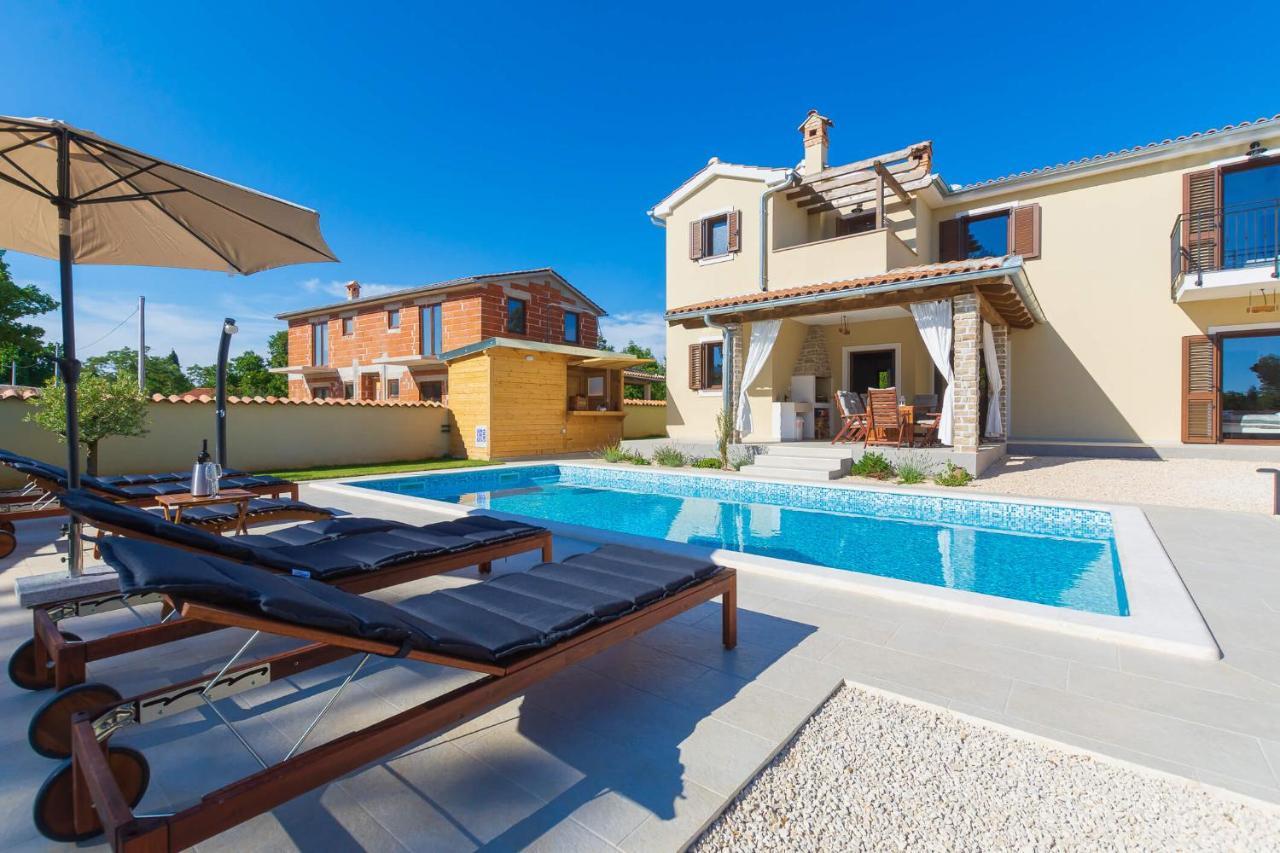 Villa David - Luxurious Secluded Villa With A Heated Pool Butkovići Екстериор снимка