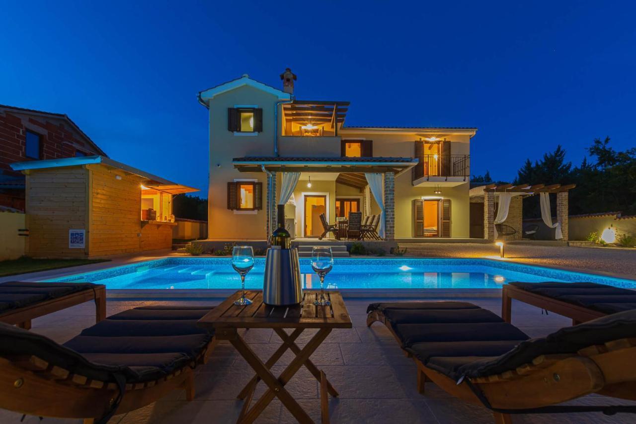 Villa David - Luxurious Secluded Villa With A Heated Pool Butkovići Екстериор снимка