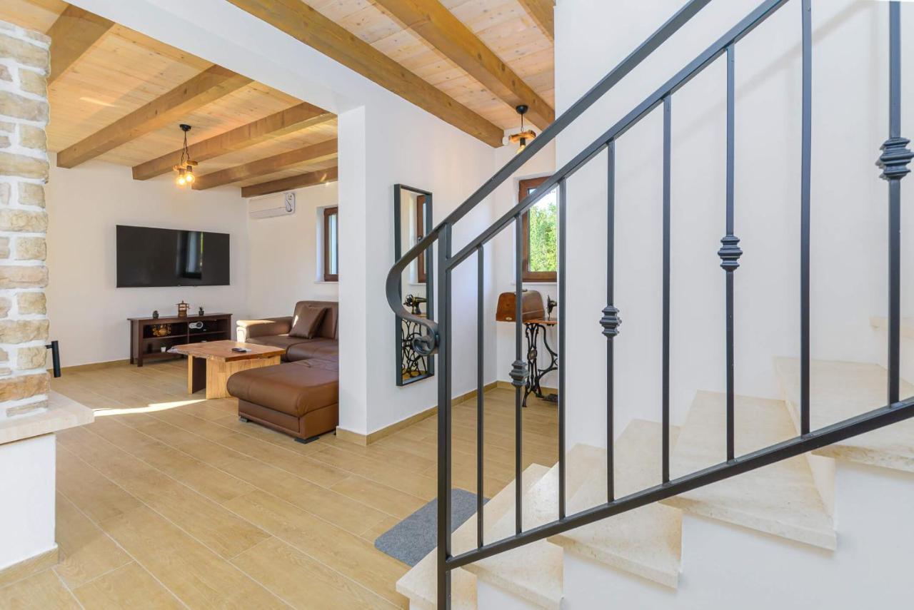 Villa David - Luxurious Secluded Villa With A Heated Pool Butkovići Екстериор снимка