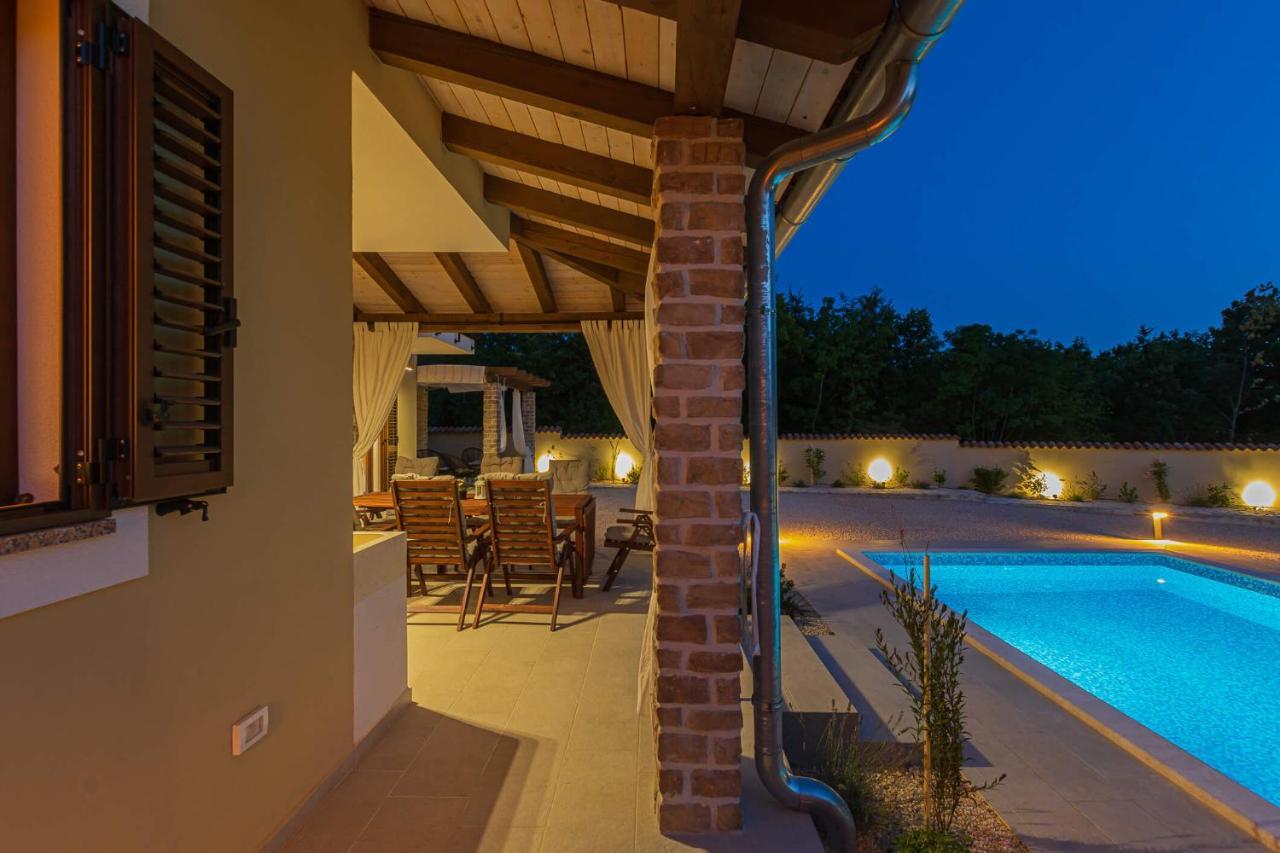 Villa David - Luxurious Secluded Villa With A Heated Pool Butkovići Екстериор снимка