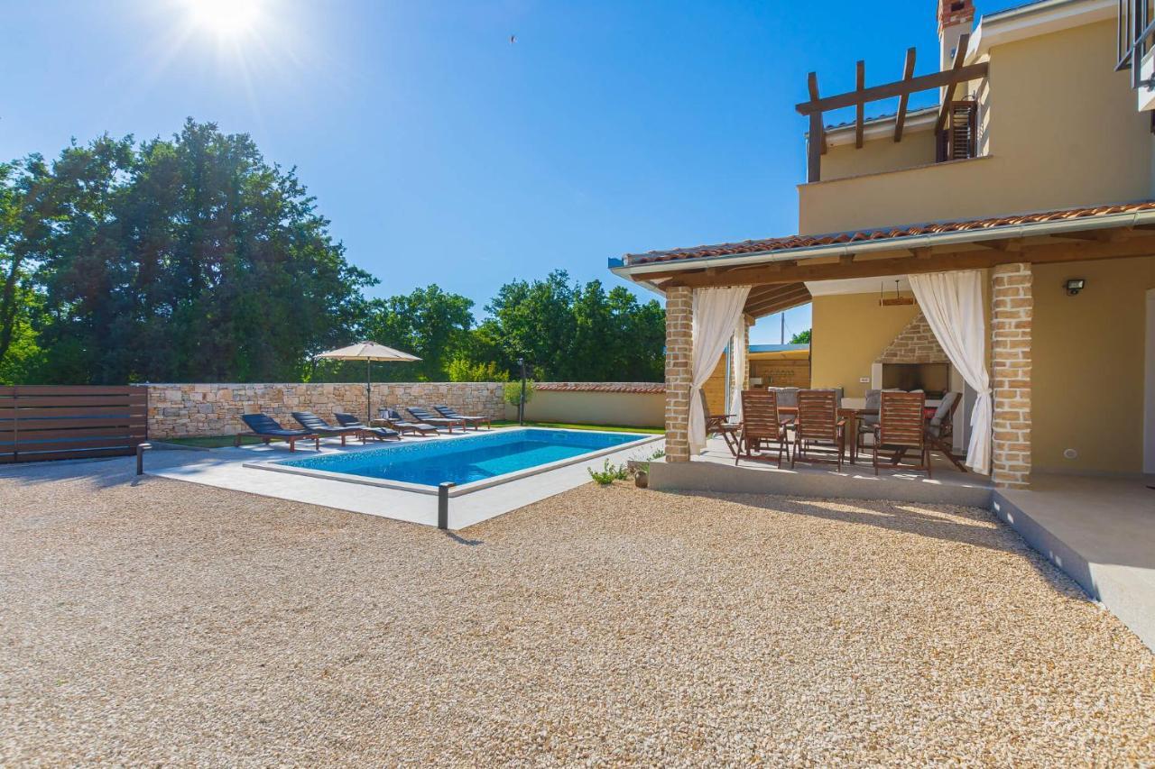 Villa David - Luxurious Secluded Villa With A Heated Pool Butkovići Екстериор снимка