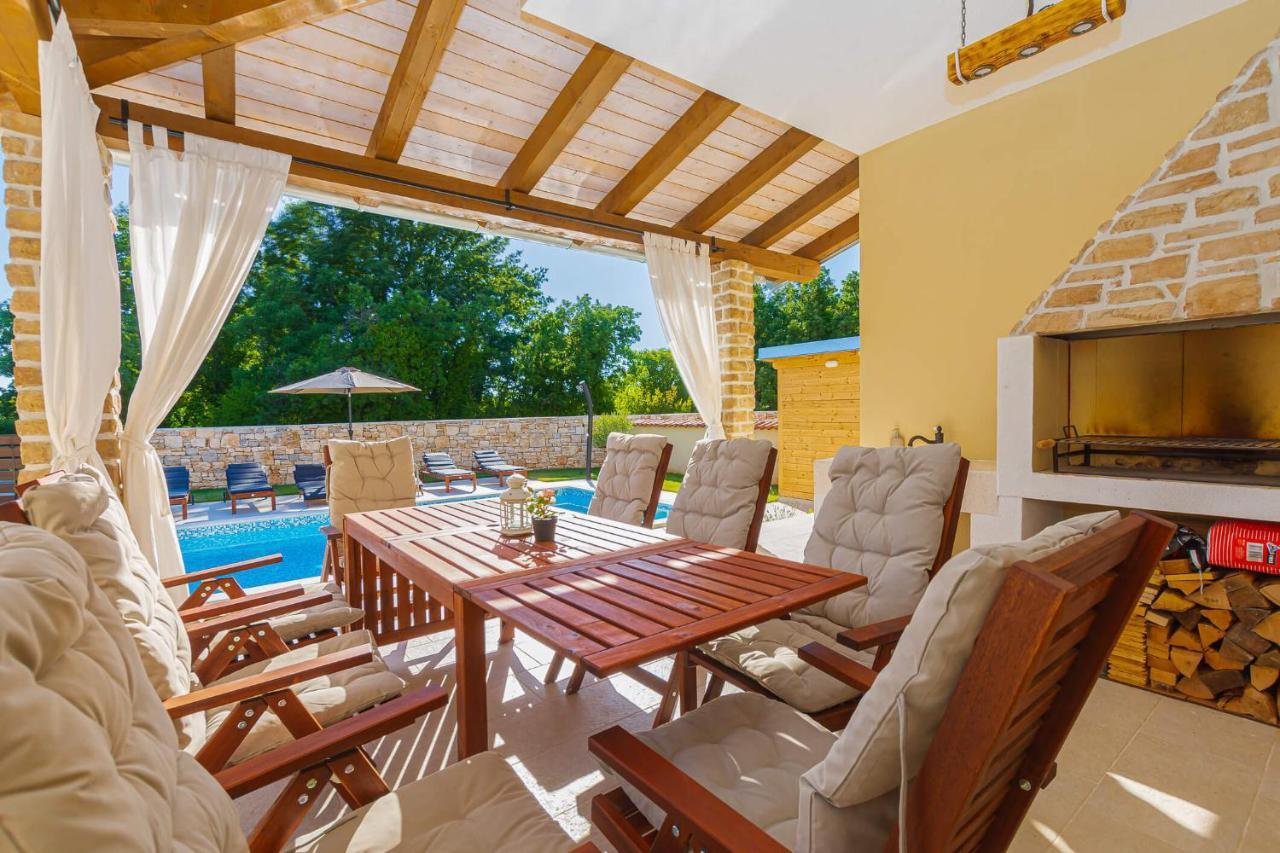 Villa David - Luxurious Secluded Villa With A Heated Pool Butkovići Екстериор снимка