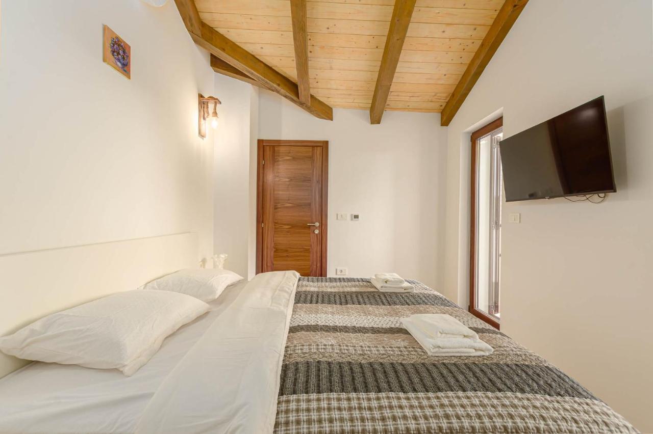 Villa David - Luxurious Secluded Villa With A Heated Pool Butkovići Екстериор снимка